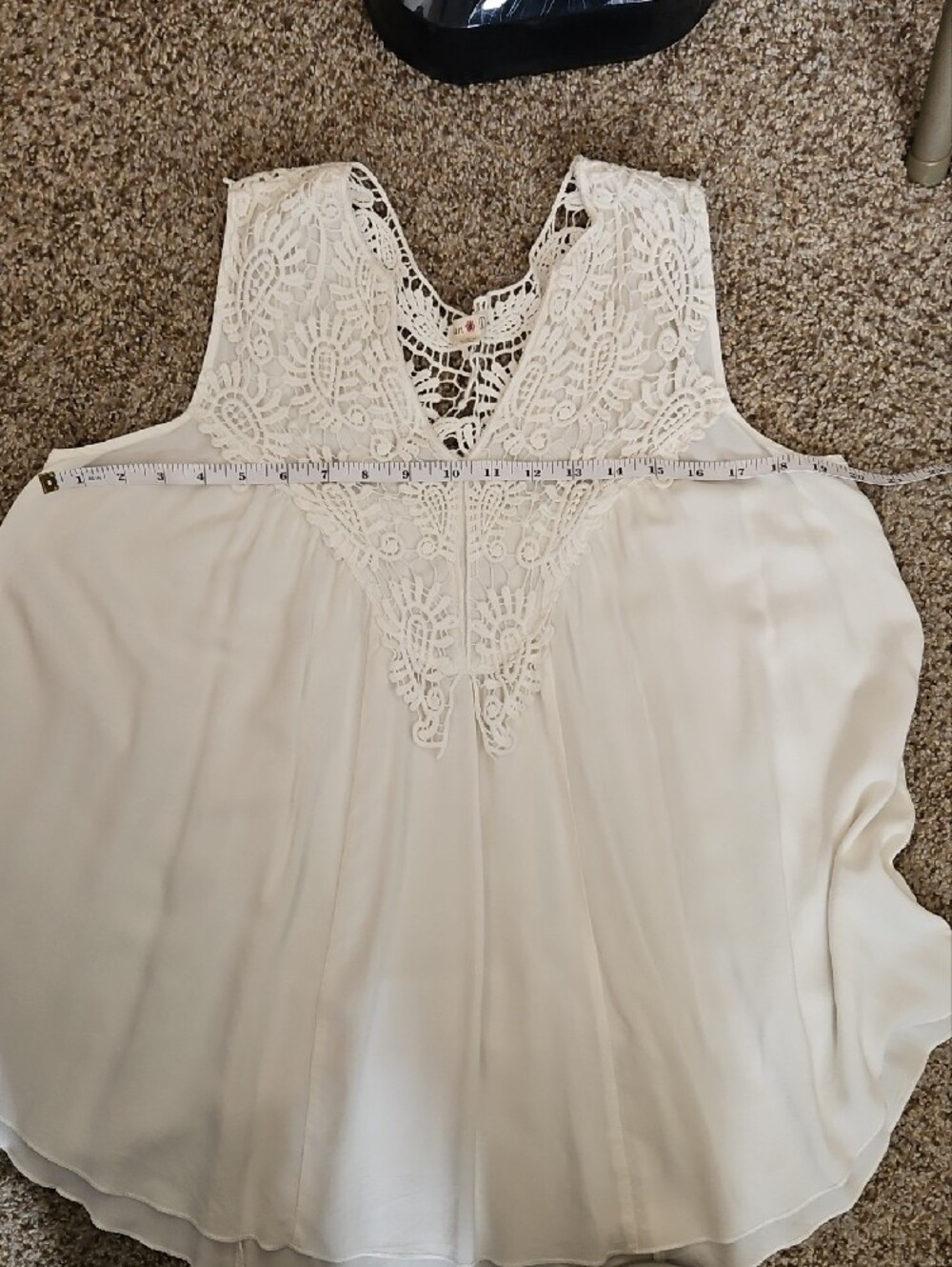 Lace Yoke Sleeveless Blouse in White - Picture 4 of 7